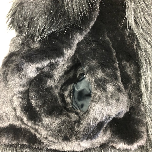 Ann Taylor LOFT Petites Faux Fur Vest Black - Picture 5 of 6